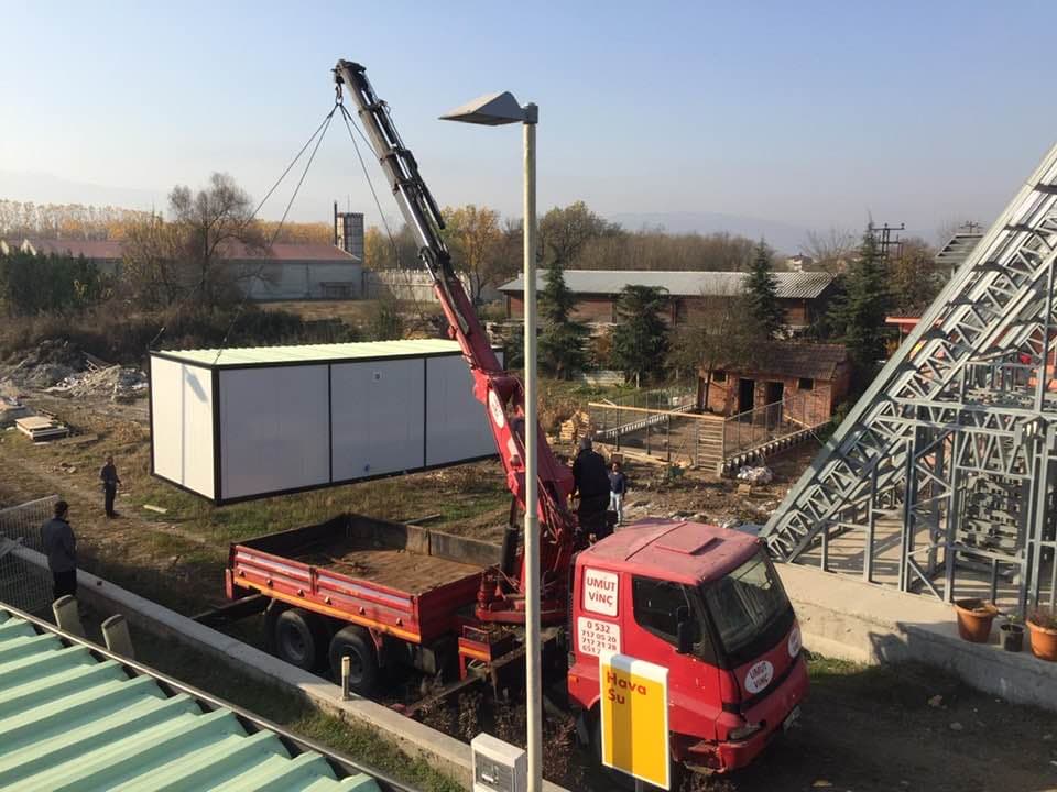 Düzce'de direk montajında sepetli araç ile yükseklik çalışması — Umut Vinç