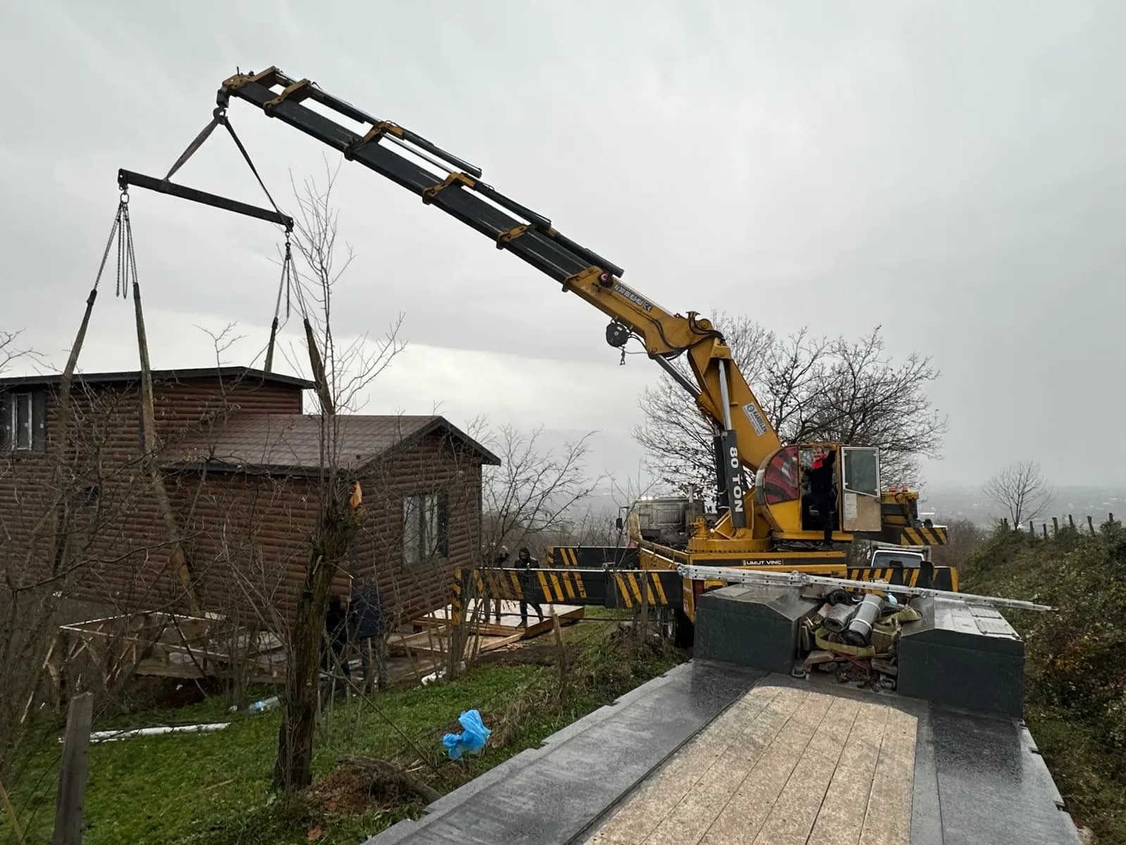 80 ton Umut Vinç ile büyük sanayi tankı kaldırma