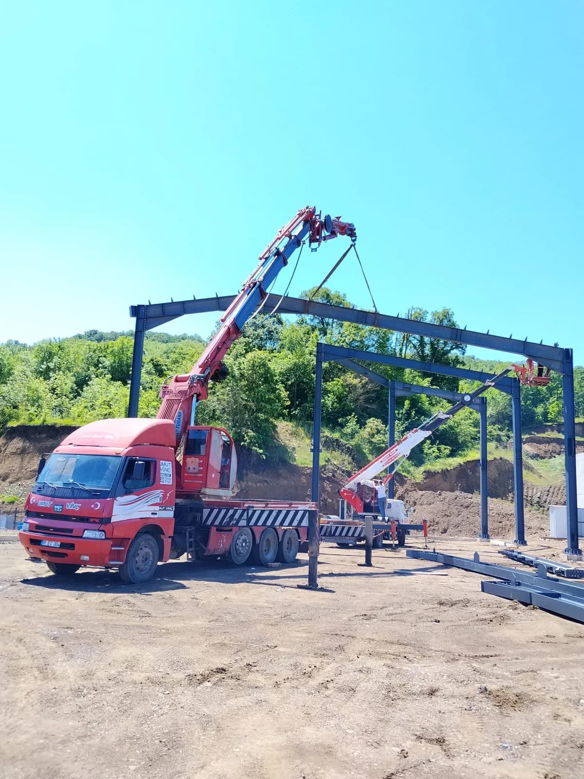 Umut Vinç ile çok katlı bina çelik iskelet montajı